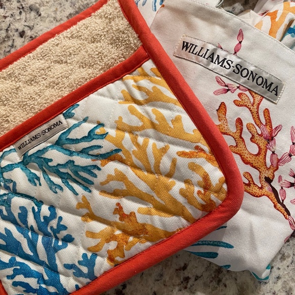 Williams-Sonoma Apron & Mitt Set - Picture 2 of 8